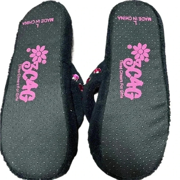 🌟 Three Cheers Slippers sz large 🌟 - Picture 3 of 3